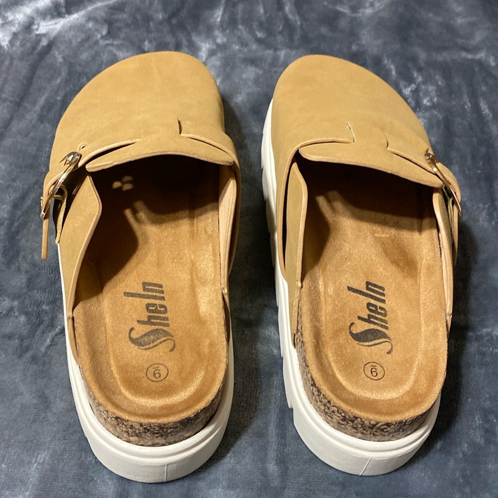 Women’s Sheln Platform Clogs NEW